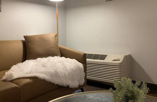 Des Moines Apartment | Sleepover: Charming 1BD/1BA - Downtown Des Moines