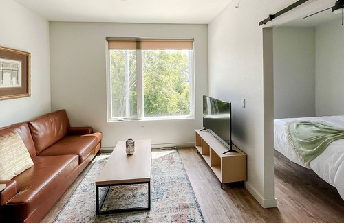 Bowling Green Apartment | Sleepover: Deluxe 1BD/1BA - Bowling Green