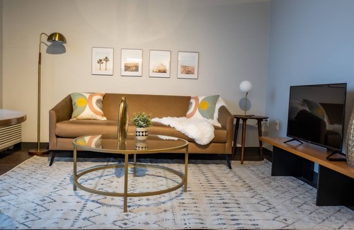 Des Moines Apartment | Sleepover: Dreamy 1BD/1BA - Downtown Des Moines