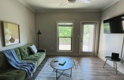 Ferndale Apartment | Sleepover: Exclusive 1BD/1BA + Gym - Little Rock