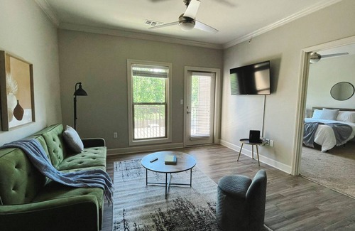 Ferndale Apartment | Sleepover: Exclusive 1BD/1BA + Gym - Little Rock