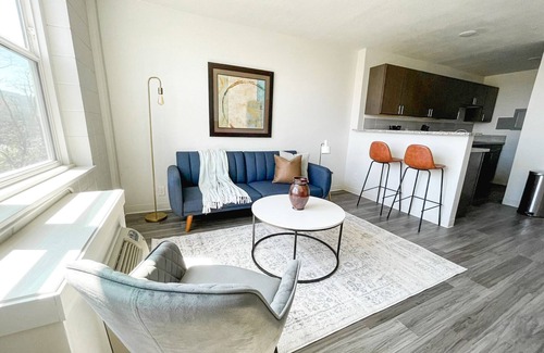 Mount Auburn Apartment | Sleepover: Extraordinary 1BD/1BA +Gym - Cincinnati