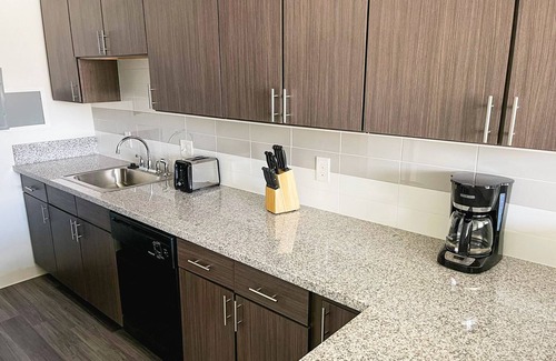 Corryville Apartment | Sleepover: Lively 1BD/1BA + Gym - Cincinnatin