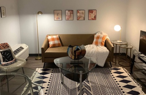 Des Moines Apartment | Sleepover: Lovely 1BD/1BA - Downtown Des Moines