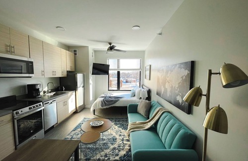 Des Moines Apartment | Sleepover: Magnificent Studio & Gym - Des Moinesn