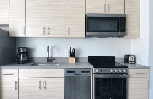 Des Moines Apartment | Sleepover: Magnificent Studio & Gym - Des Moinesn