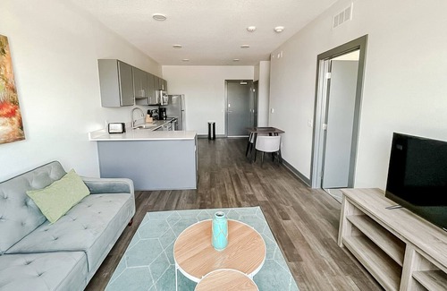 Windsor Heights Apartment | Sleepover: Picturesque 1BD/1BA + High Ceiling - Des Moines