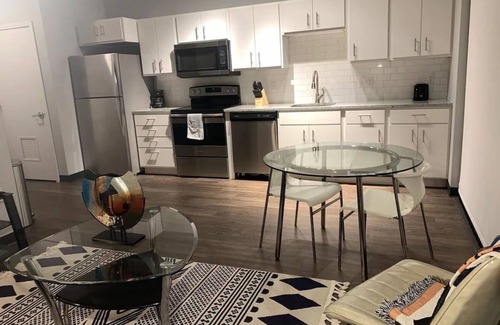 Downtown Des Moines Apartment | Sleepover: Prime 1BD/1BA - Downtown Des Moines