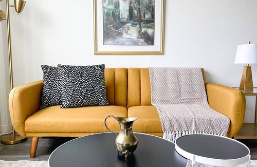 Corryville Apartment | Sleepover: Stunning 1BD/1BA + Gym - Downtown Cincinnati