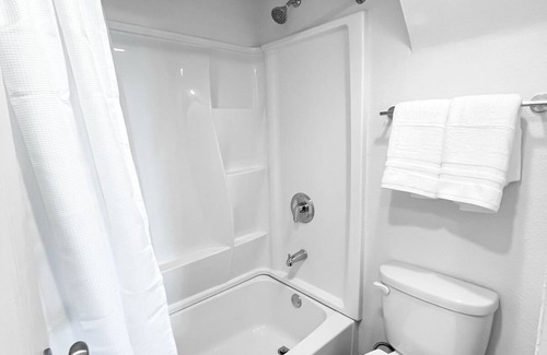Mount Auburn Apartment | Sleepover: Superior 1BD/1BA + Gym -Cincinnati