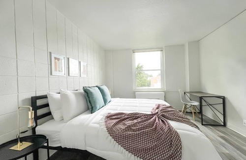 Mount Auburn Apartment | Sleepover: Superior 1BD/1BA + Gym -Cincinnati