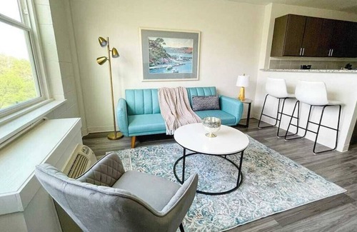 Corryville Apartment | Sleepover: Vibrant 1BD/1BA + Gym - Downtown Cincinnati