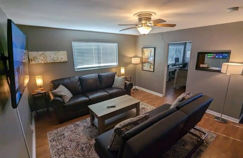 Knoxville Apartment | Sleeps 10, 2 baths, 12 mins from downtown