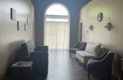 Montour Falls House | Sleeps 10 , 4 Min. walk to Falls & Town, 5 Min. drive to WGI Track.