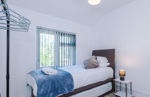 Skipton House | Sleeps 10-5 Beds-Parking-Contractors Stay-Fast WiFi