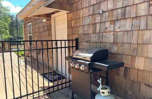 Milledgeville House | Sleeps 10, Kayaks, Man Cave, Great Water + MORE!