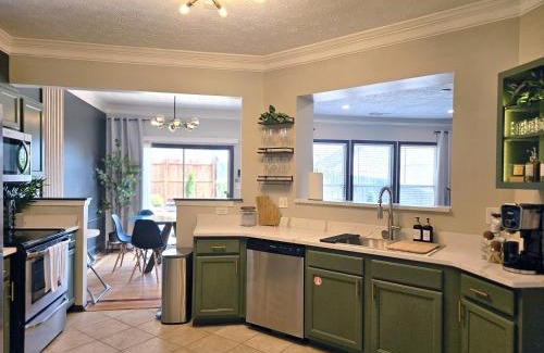 Lawrenceville House | Sleeps 10 Pet & Family 4br Stay Near Hospital