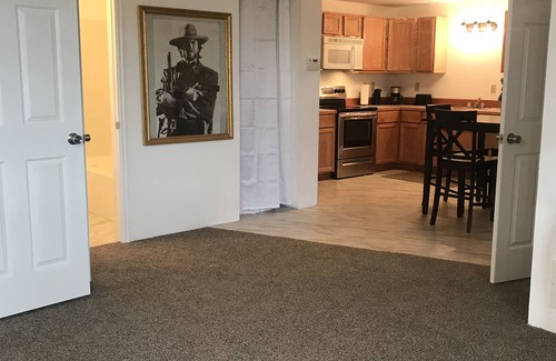 Duchesne Apartment | SLEEPS 11 ! BRAND NEW APARTMENT WITH STAINLESS STEEL APPLIANCES