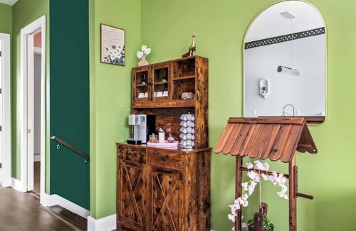 Hadley - Washington House | Sleeps 12+ | 3m Broadway | Rooftop | 4BR Glam Stay