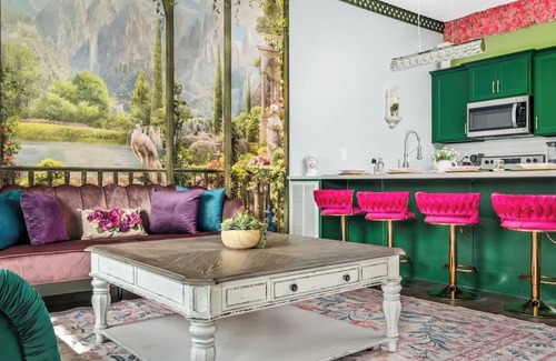 Hadley - Washington House | Sleeps 12+ | 3m Broadway | Rooftop | 4BR Glam Stay