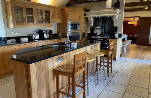 West Buckland House | Sleeps 12 - Converted Barn in Rural Location