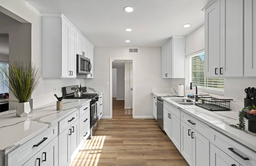 East Hemet House | Sleeps 12 - Hot Tub - Pool - Game Room & Fire Pit
