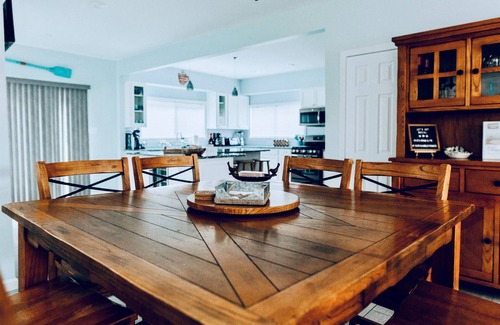 Ventnor City House | Sleeps 12 | Lively Street near Beach, Dining & Wawa | Quick Uber to Casinos