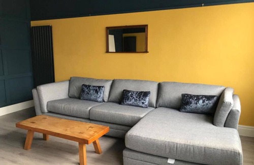Riverside House | Sleeps 14 Cardiff City Centre