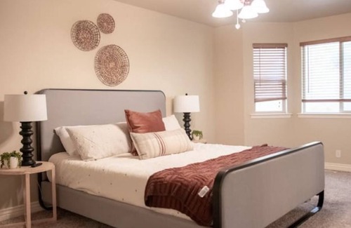 North Salt Lake House | Sleeps 16, 10 Mins to Airport