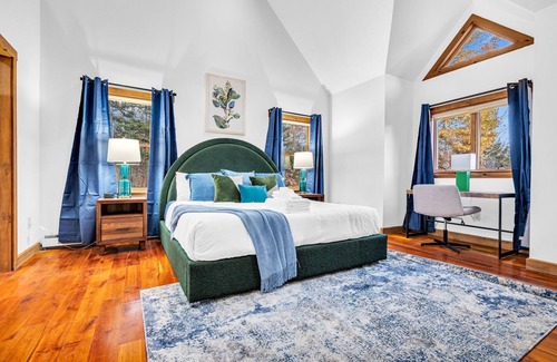 Sunday River Area Ski Chalet | Sleeps 16 | Hot Tub | Game Room | Fire Pit |3750SF