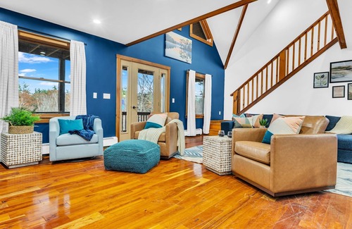 Sunday River Area Ski Chalet | Sleeps 16 | Hot Tub | Game Room | Fire Pit |3750SF