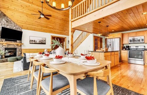 Sunday River Area Ski Chalet | Sleeps 16+ Hot Tub with Mountain View - 3Min to Sunday River Ski - Game Roomnn