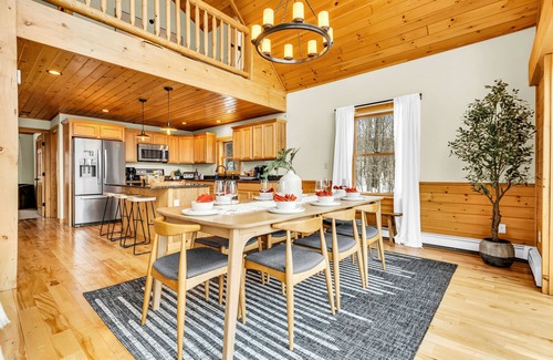 Sunday River Area Ski Chalet | Sleeps 16+ Hot Tub with Mountain View - 3Min to Sunday River Ski - Game Roomnn
