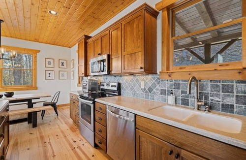 Seven Devils Cabin | Sleeps 16 - Long Range Views -Private Ski Cabin