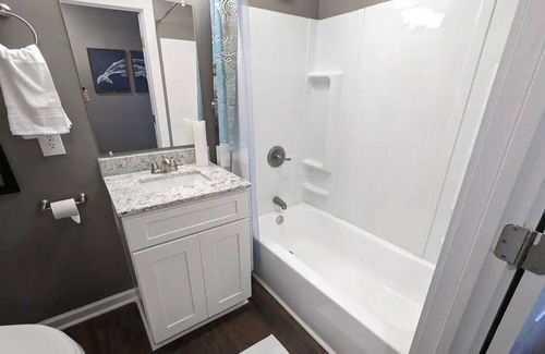 Knoxville House | Sleeps 17, 4 baths, two kitchens, outdoor living