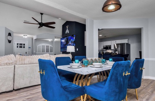 Navarre House | Sleeps 18, Heated Pool, Game Room, 10 mins to Beach
