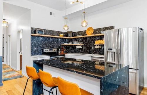 Phoenix Hill House | Sleeps 18, HOT TUB, Cowboy POOL, firepits, Yard Games