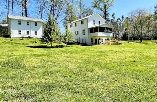 Dahlonega Other | SLEEPS 20! Cheerful Modern Farmhouse