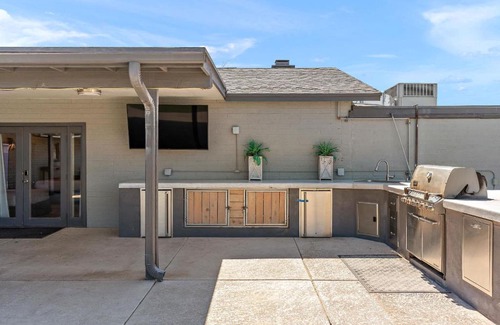 Waltann House | Sleeps 20 Heated Pool Games Fire Pit Dog Friendly