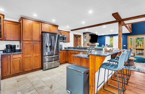 Sunday River Area Ski Chalet | Sleeps 20 | Hot Tub | Game Room | Fire Pit |4500SF