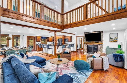 Sunday River Area Ski Chalet | Sleeps 20 | Hot Tub | Game Room | Fire Pit |4500SF
