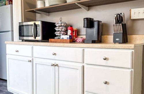 Dayton House | Sleeps 20+ in Dayton, 6 Bedrooms + 2 Full Kitchens