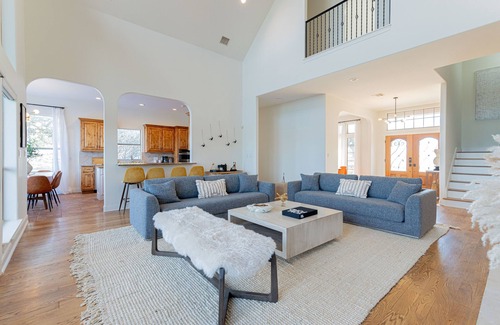 Dripping Springs House | Sleeps 20 - Pool, Fire Pit, Game Room, Views!