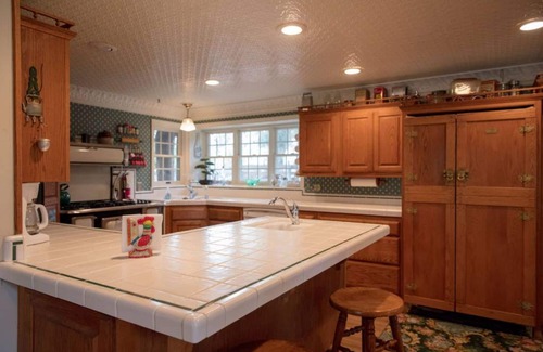 Orange House | Sleeps 20+! Ranch Retreat Minutes from Disneyland - Convention Center - Beach!