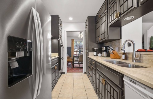 North San Antonio - SAT House | Sleeps 20~Sport Court~Heated Pool~Hot Tub~Putt Putt~Games