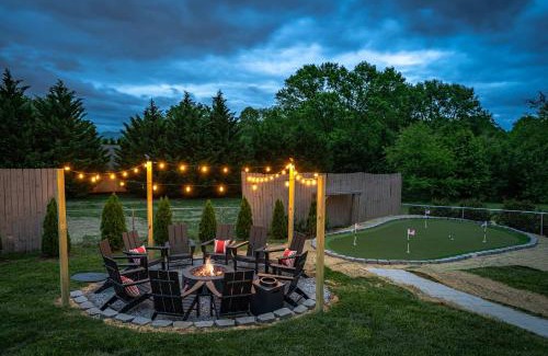 Arden House | Sleeps 20 Sport Court Pool Hot Tub Playground