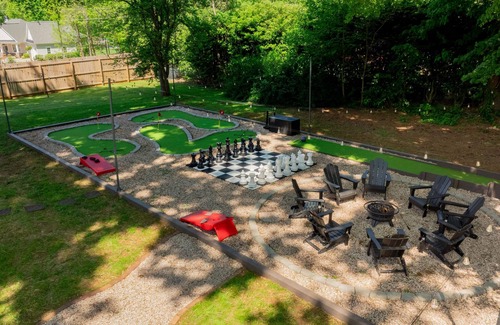 Mount Mourne House | Sleeps 30!- Pool - Hot tub- Epic Game Room - Arcades - Pool Table - Lake Norman