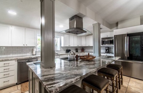Bay Area House | Sleeps 32 - Spectacular Adjoining Homes Waits