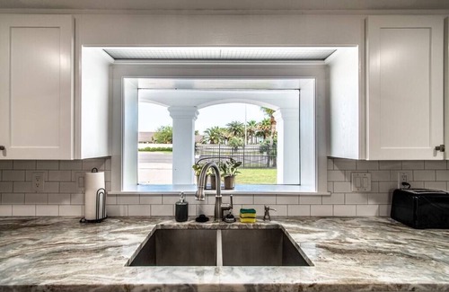 Bay Area House | Sleeps 32 - Spectacular Adjoining Homes Waits