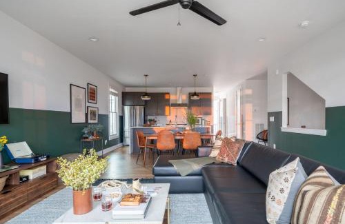 Buena Vista House | Sleeps 36 3 Homes Minutes to DowntownBroadway 12BDR Group Getaway in Nash